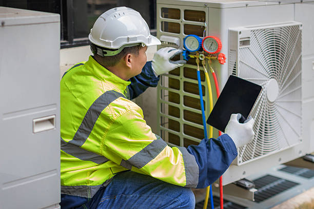 Professional Hvac technician working in Pinehurst, MA